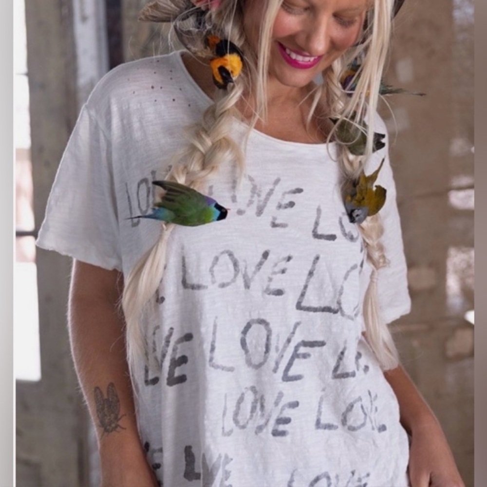 Magnolia Pearl light Pink 'LOVE' Repeat Graphic Short Sleeve Tee